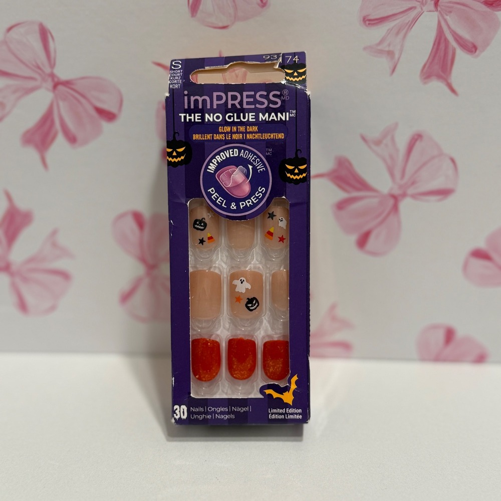 imPRESS Halloween Glow In‎ The Dark Press On Nails Short 30ct Limited Edition